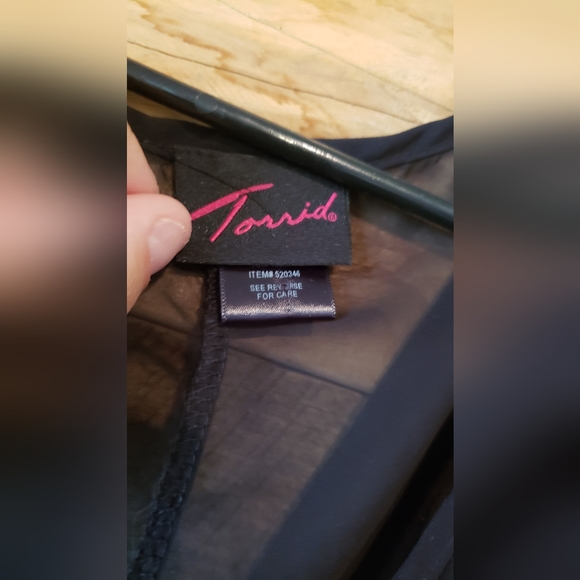 Torrid sz 2 top - Picture 3 of 4